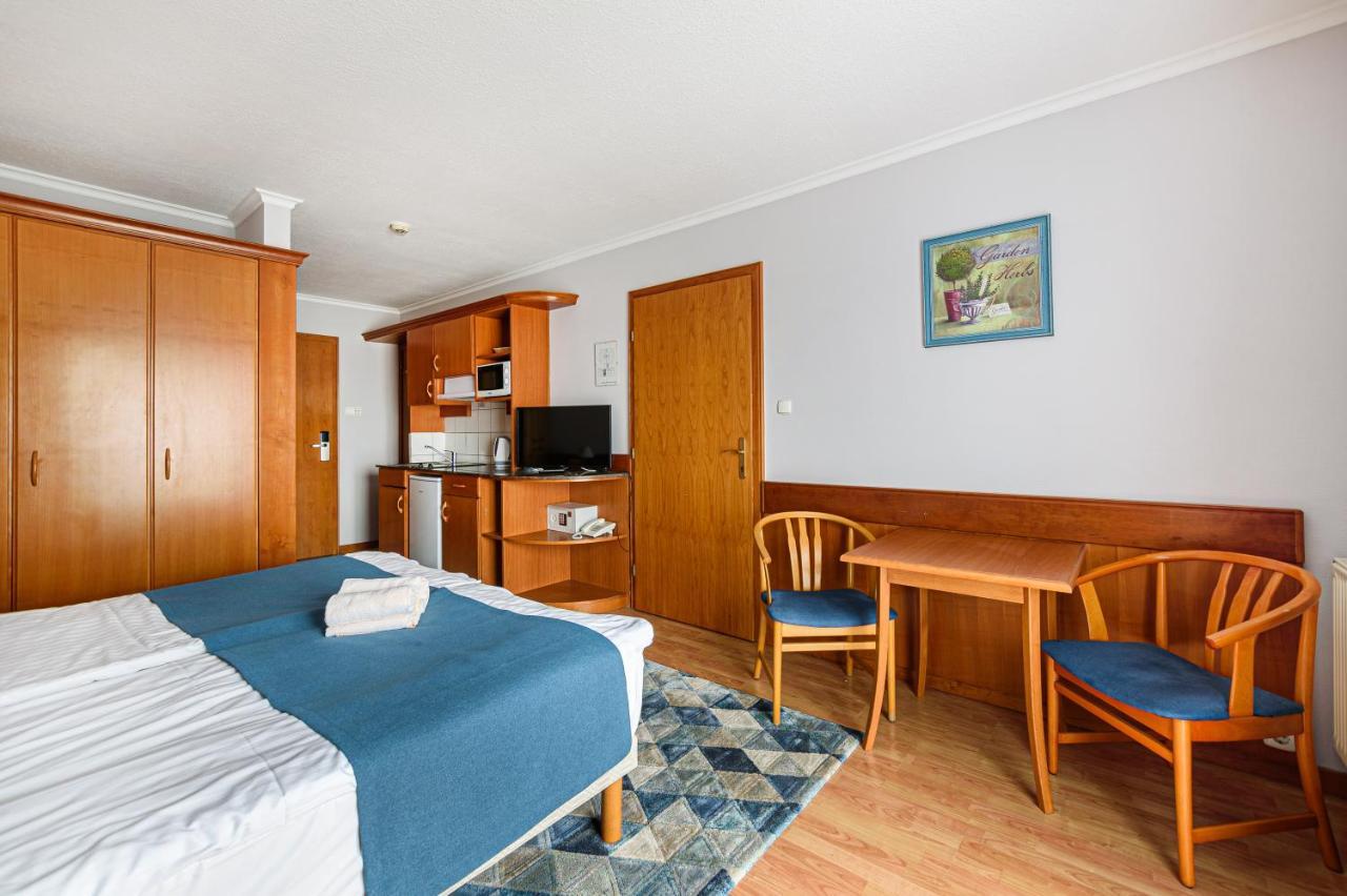 Holiday Club Apartman Hotel Хевіз Екстер'єр фото