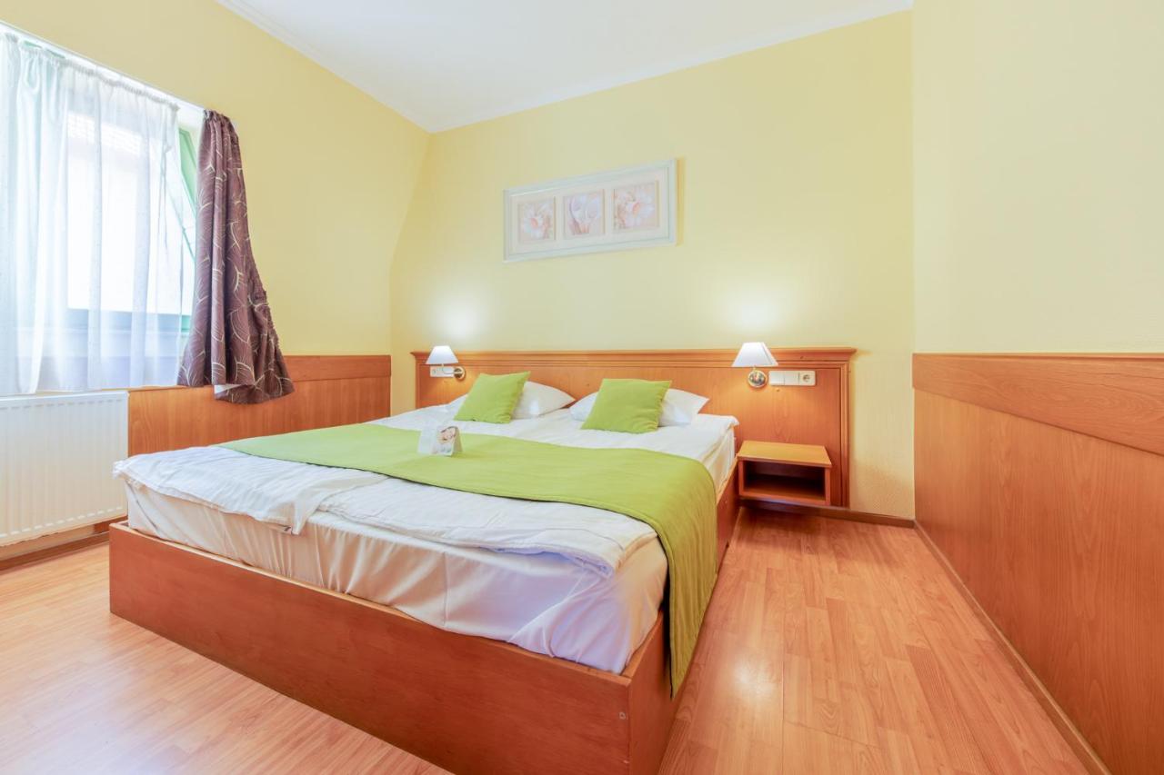 Holiday Club Apartman Hotel Хевіз Екстер'єр фото