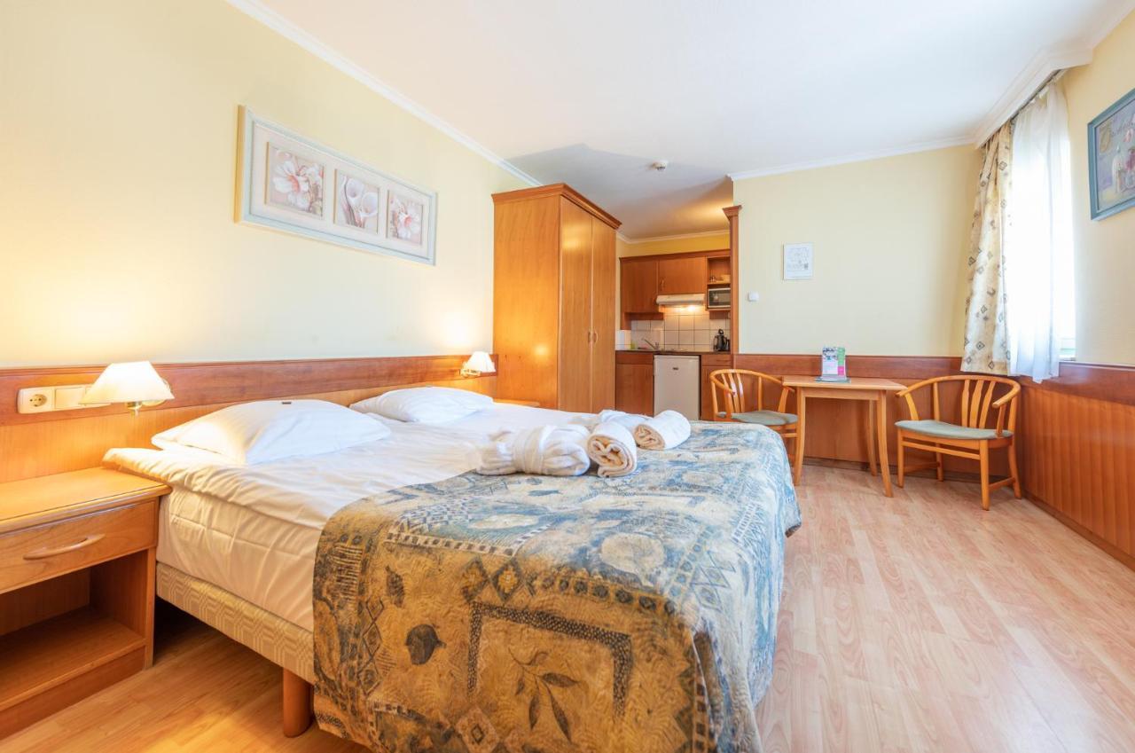 Holiday Club Apartman Hotel Хевіз Екстер'єр фото