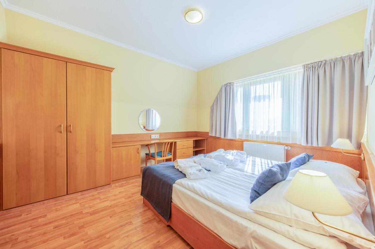 Holiday Club Apartman Hotel Хевіз Екстер'єр фото