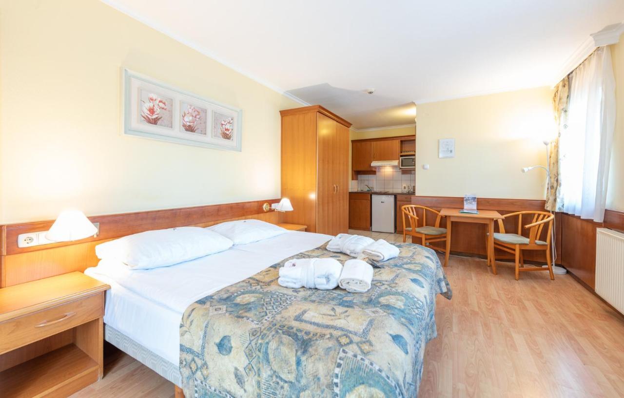 Holiday Club Apartman Hotel Хевіз Екстер'єр фото