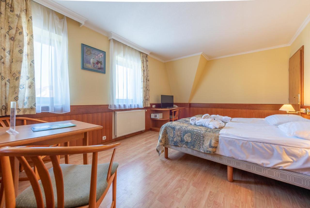 Holiday Club Apartman Hotel Хевіз Екстер'єр фото