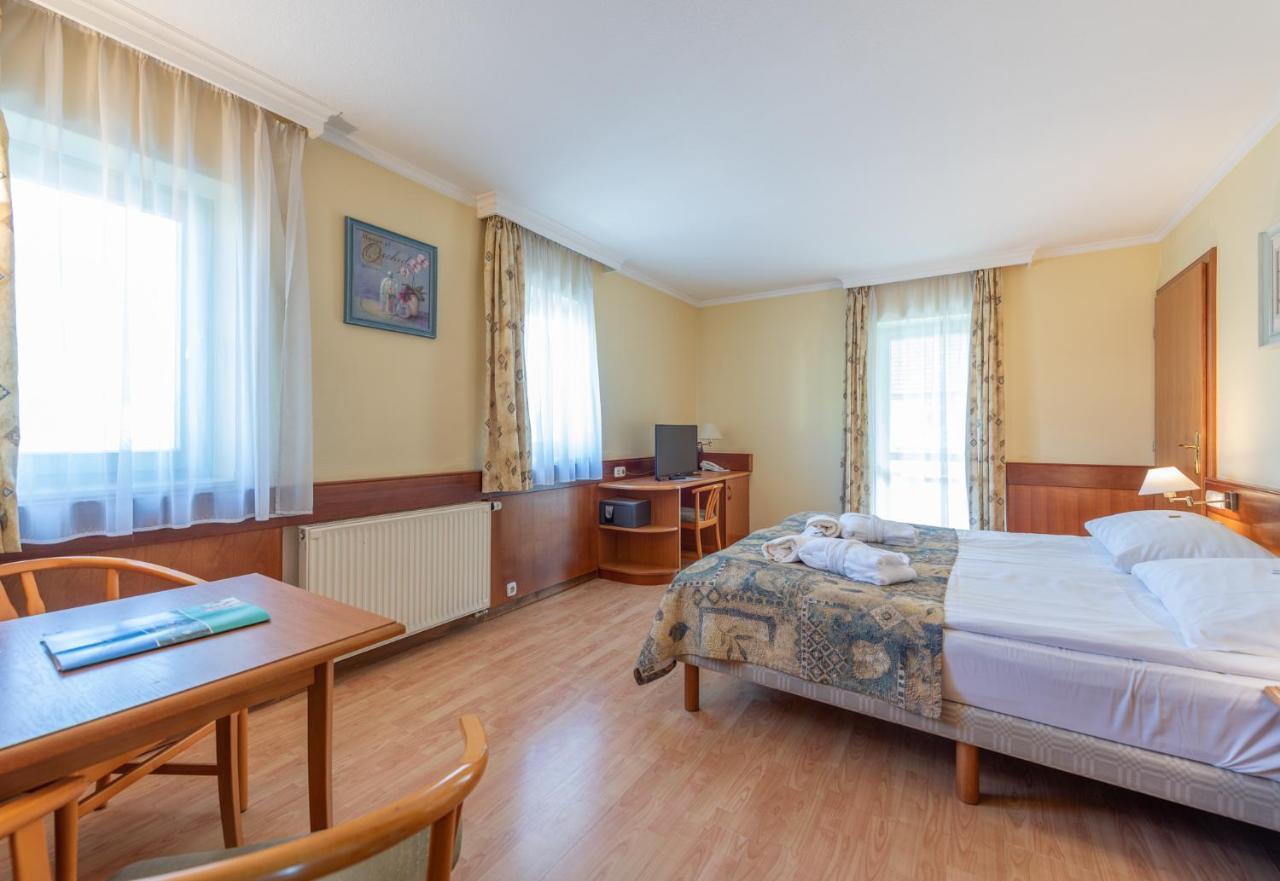 Holiday Club Apartman Hotel Хевіз Екстер'єр фото