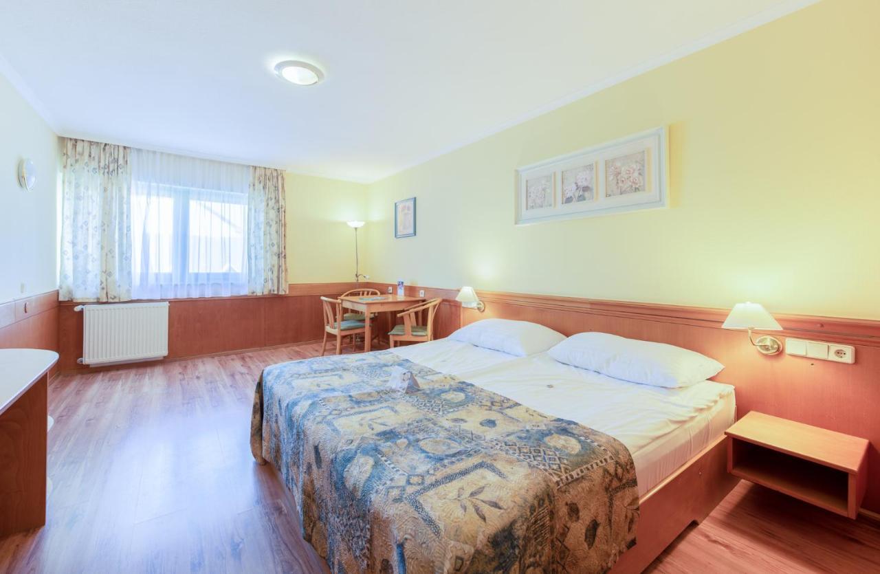 Holiday Club Apartman Hotel Хевіз Екстер'єр фото